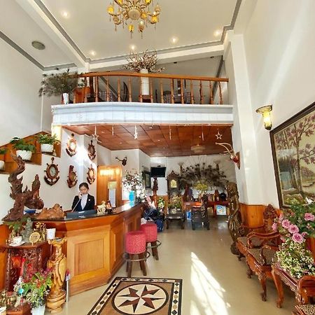 Gold Night Hotel Да Лат Екстериор снимка