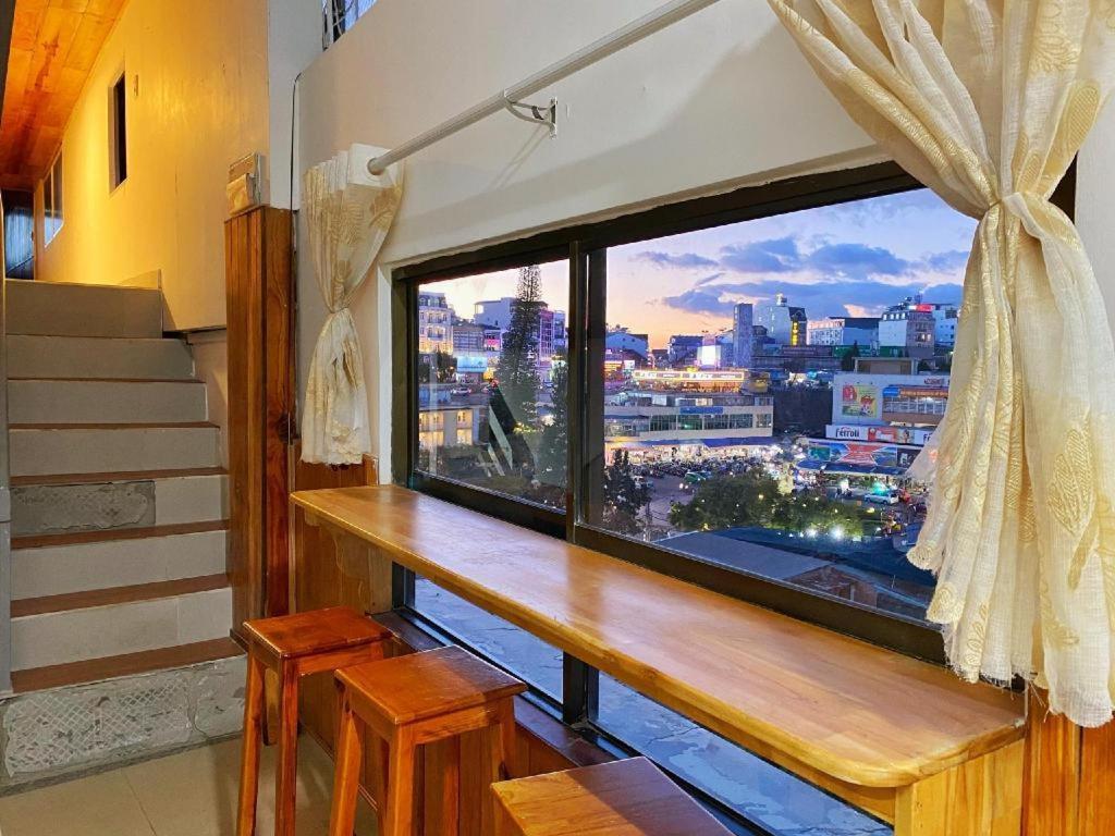 Gold Night Hotel Да Лат Екстериор снимка