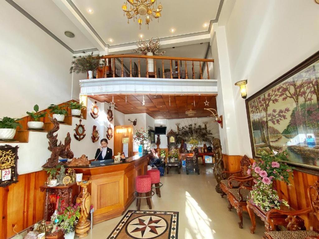 Gold Night Hotel Да Лат Екстериор снимка