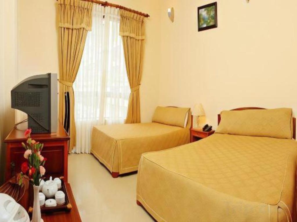 Gold Night Hotel Да Лат Екстериор снимка