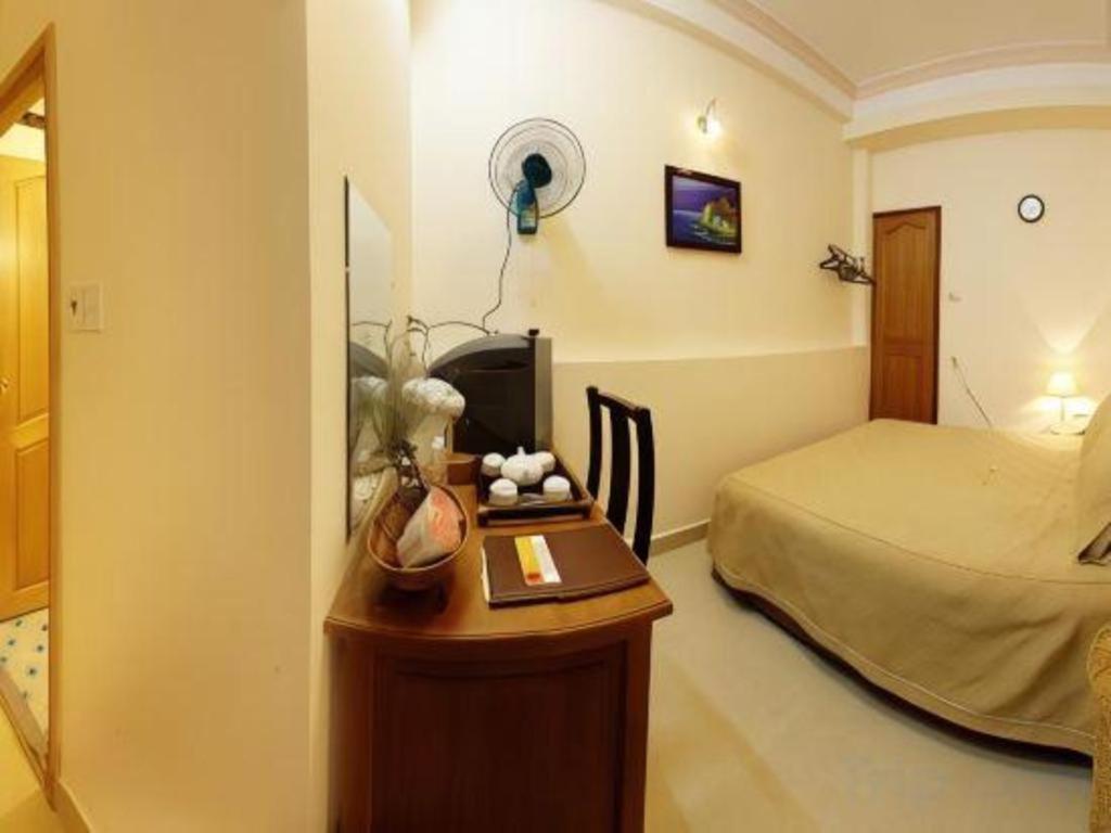 Gold Night Hotel Да Лат Екстериор снимка
