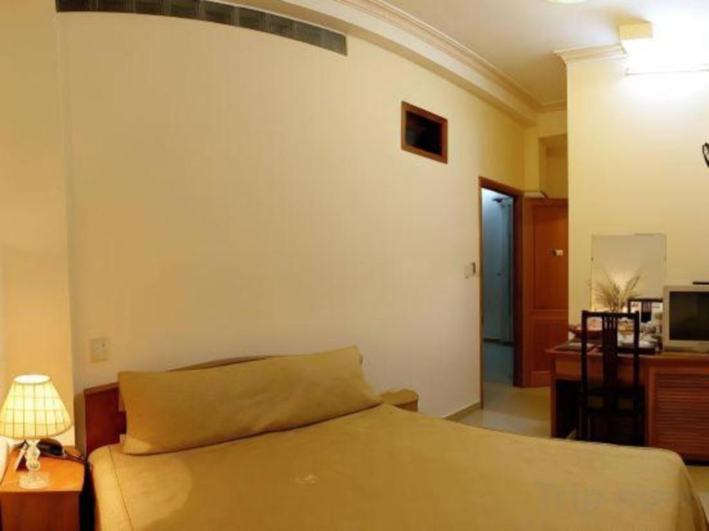 Gold Night Hotel Да Лат Екстериор снимка