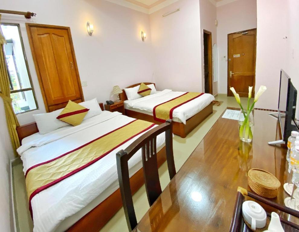 Gold Night Hotel Да Лат Екстериор снимка