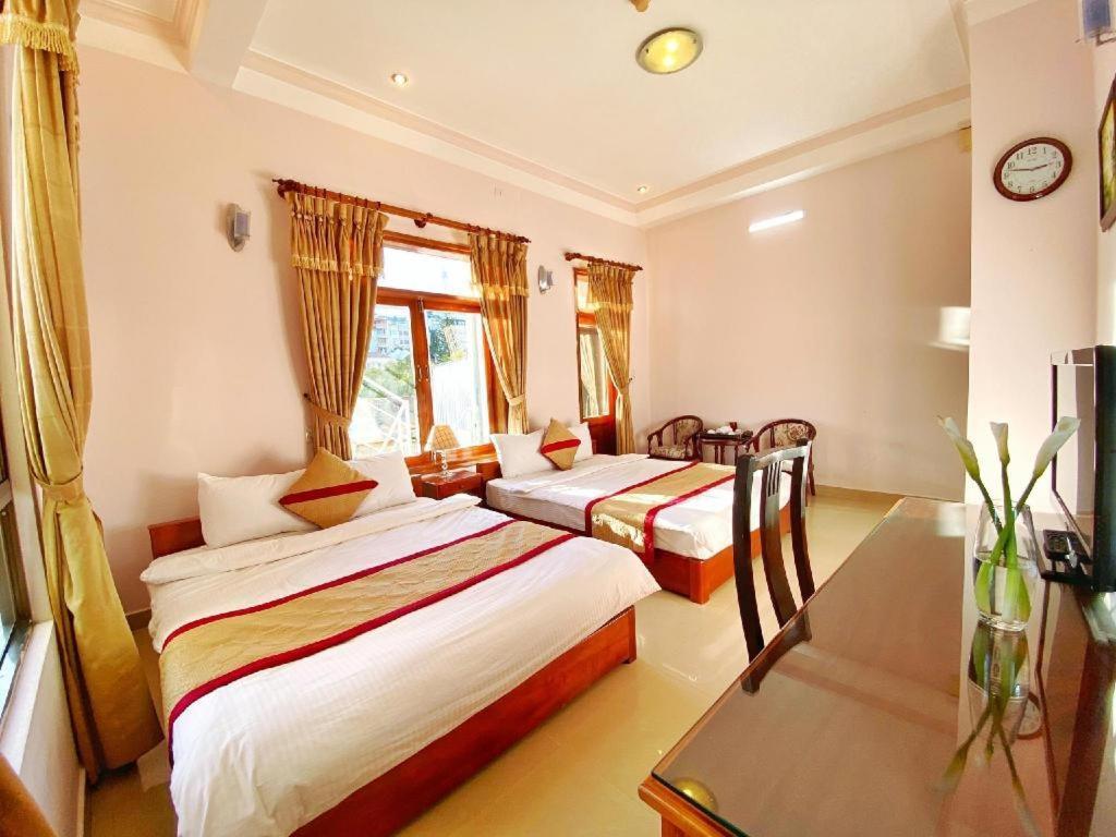 Gold Night Hotel Да Лат Екстериор снимка