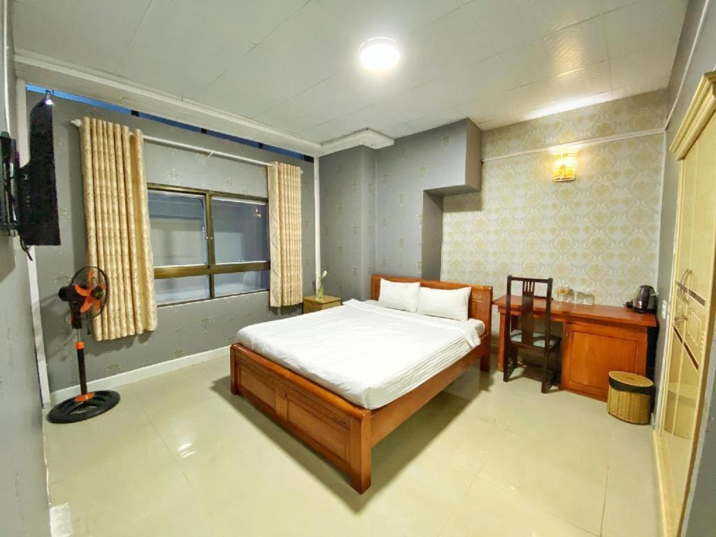 Gold Night Hotel Да Лат Екстериор снимка