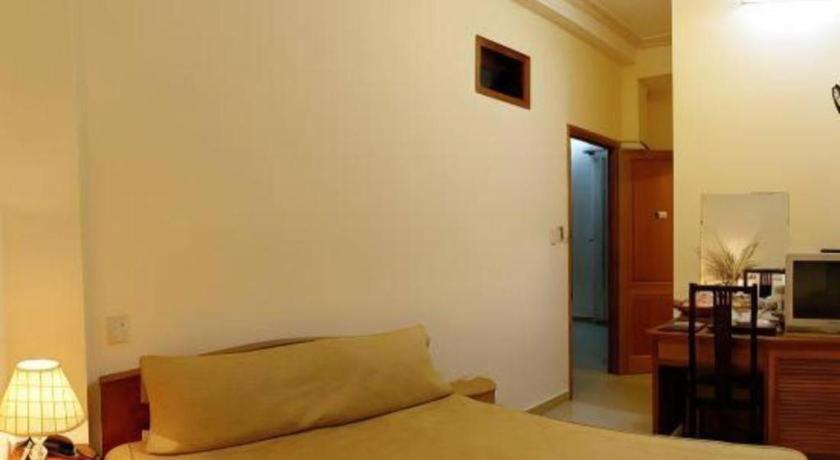 Gold Night Hotel Да Лат Екстериор снимка