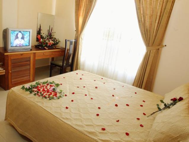 Gold Night Hotel Да Лат Екстериор снимка