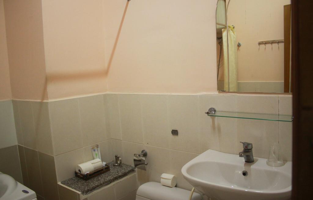 Gold Night Hotel Да Лат Екстериор снимка