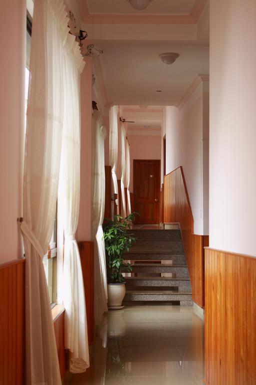 Gold Night Hotel Да Лат Екстериор снимка